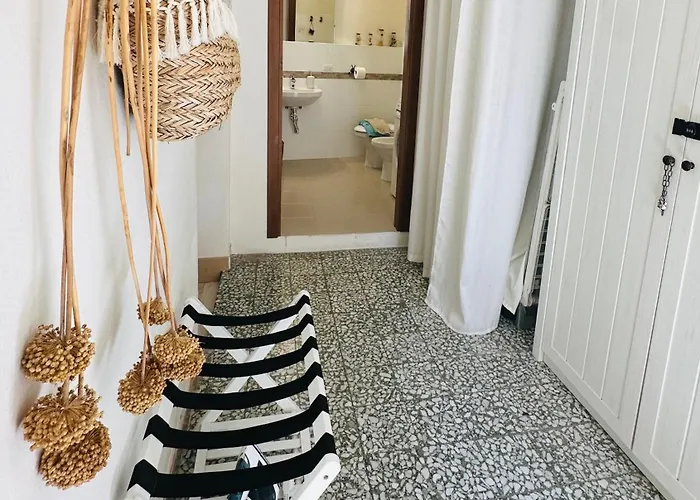 Dommo Asuletta Nyaraló *